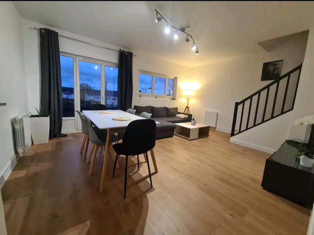 Duplex Familial Proche Gare Et Hyper Centre Ville Villepreux エクステリア 写真