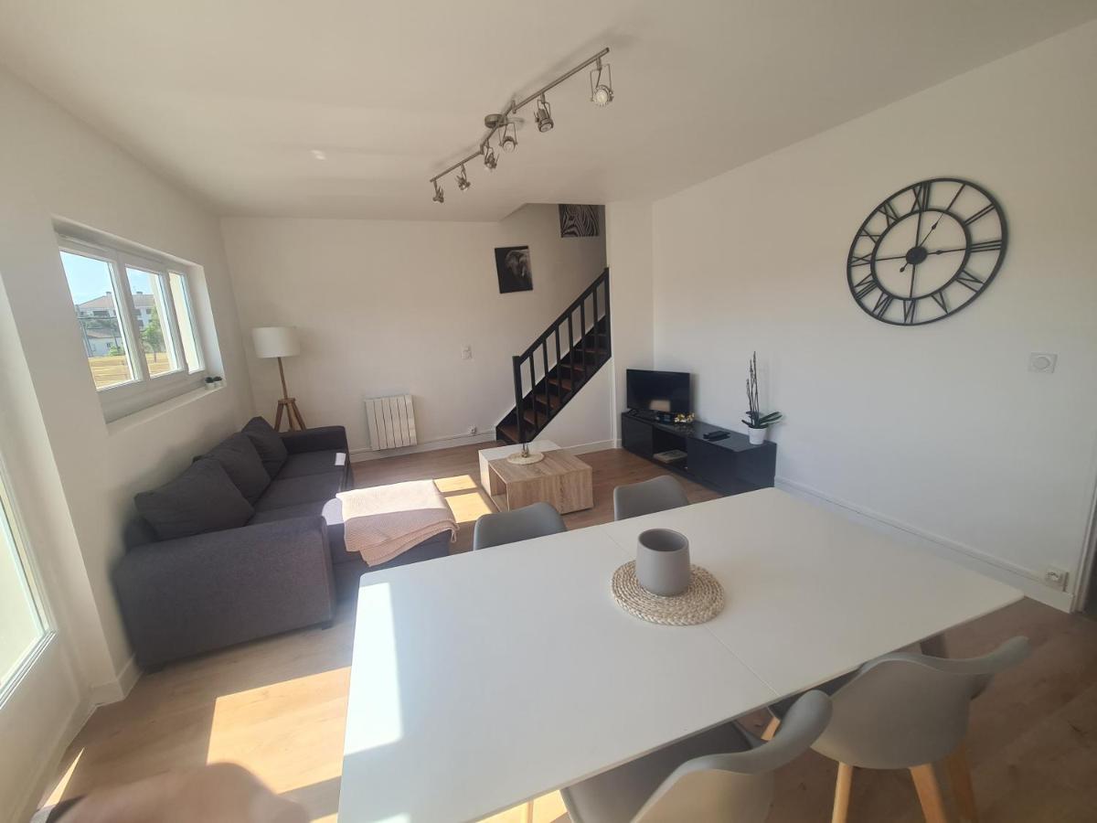 Duplex Familial Proche Gare Et Hyper Centre Ville Villepreux エクステリア 写真